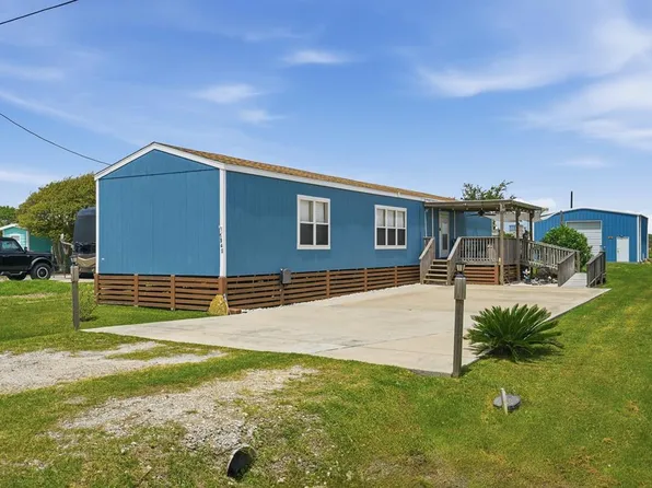 1945 S Doughty St, Rockport, TX 78382