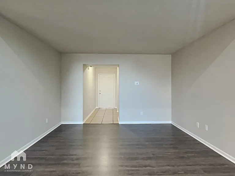 1698 Prairieview Ln — Photo 6