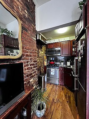 5th image of 424 W 22nd St APT 8
