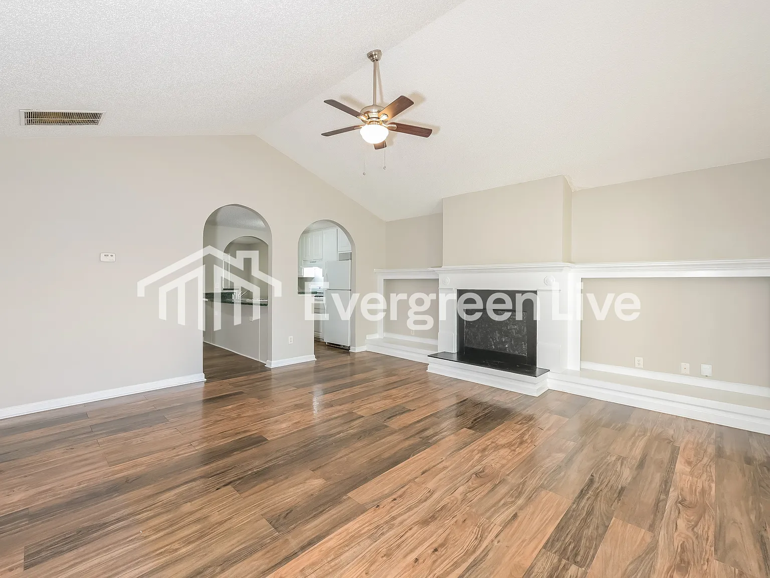 3 bed, 2.0 bath, 1398 sqft, $1,795 — Photo 2