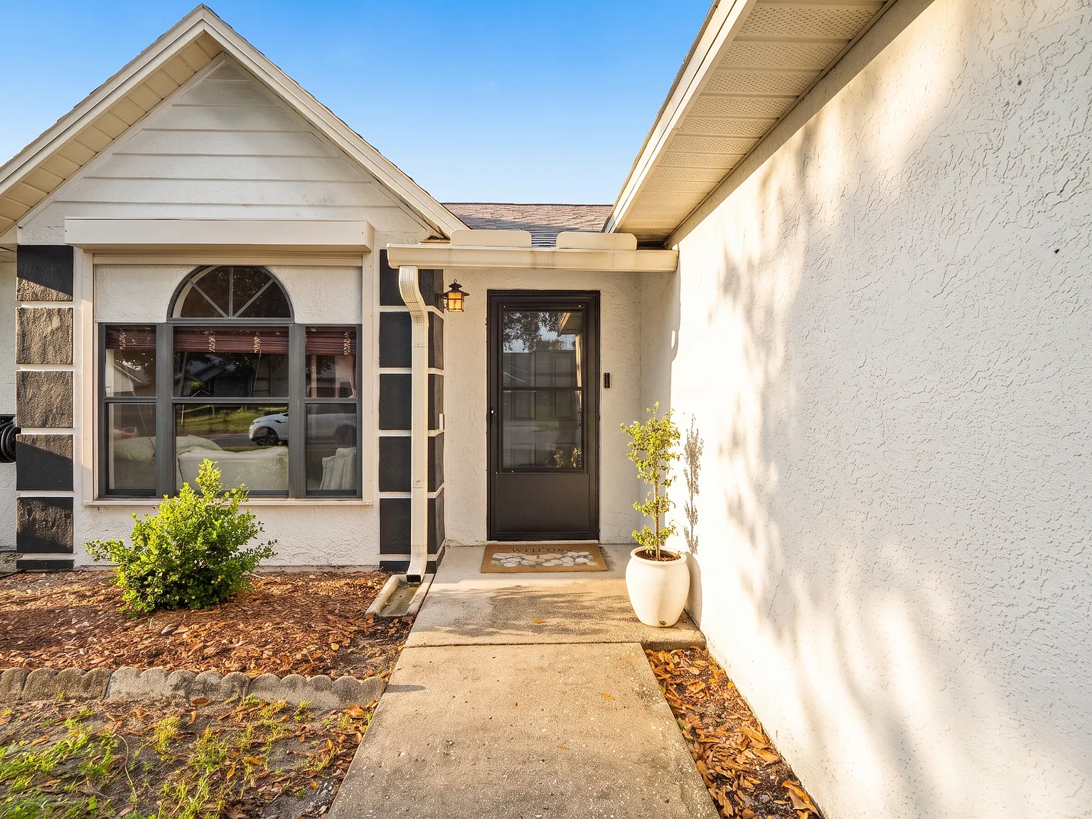3 bed, 1259 sqft, $2,300 — Photo 2
