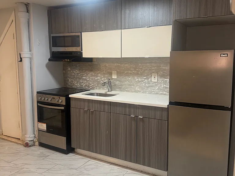 2340 Hughes Ave #B — Photo 1