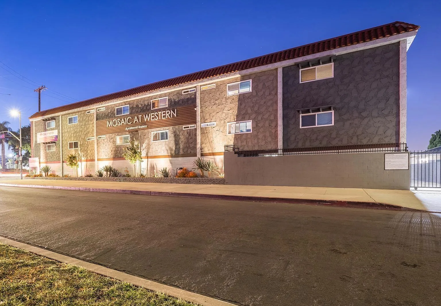 Mosaic at Western Apartments Homes — Photo 4