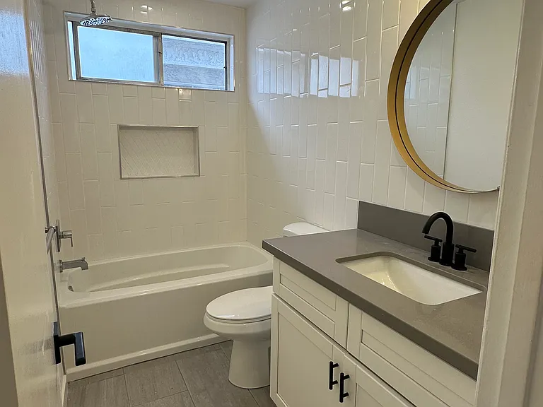 1638 Granville Ave #5 — Photo 11