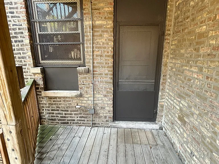 2540 N Racine — Photo 36
