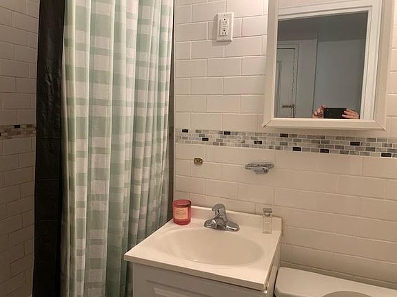2nd image of 417 E 72nd St APT 3B