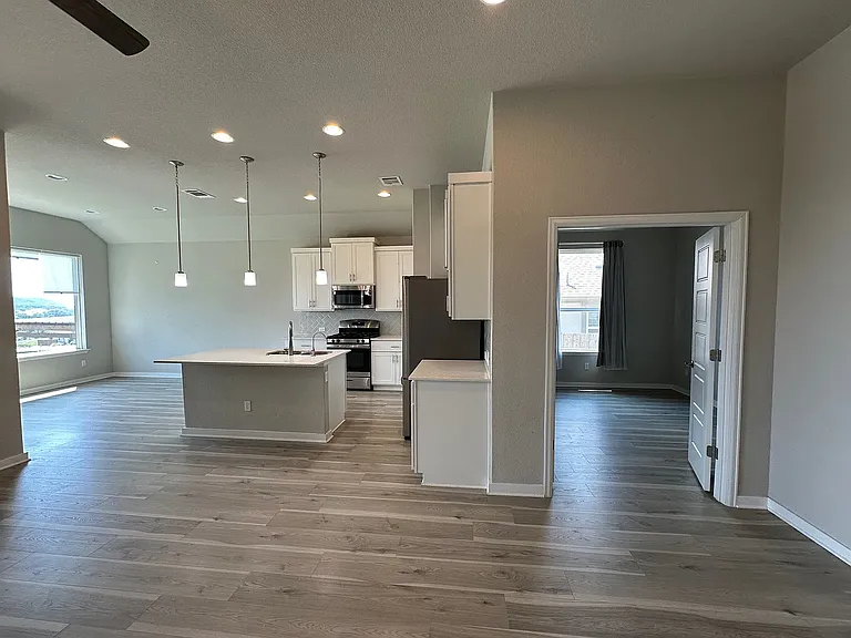 441 Saturnia Dr — Photo 9