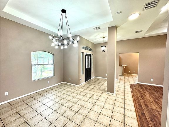 5th image of 2103 Brook Ln