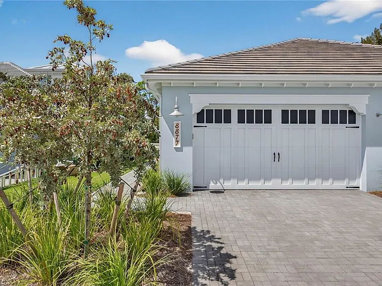 8877 Yucatan Ct — Photo 1