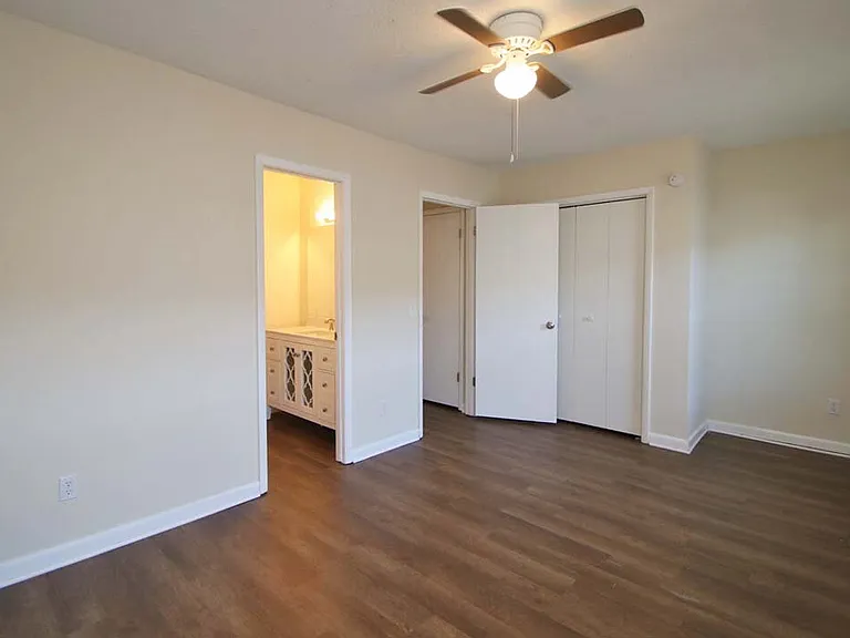 1410 Country Club Ct — Photo 13