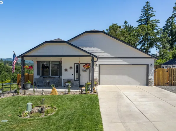275 Rockcrest Dr, Lowell, OR 97452