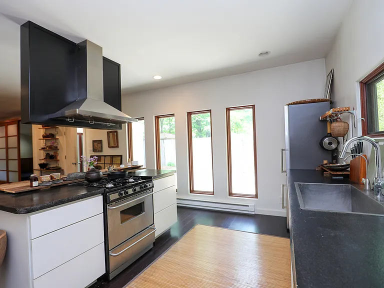 10 Fitzsimmons Ln — Photo 15