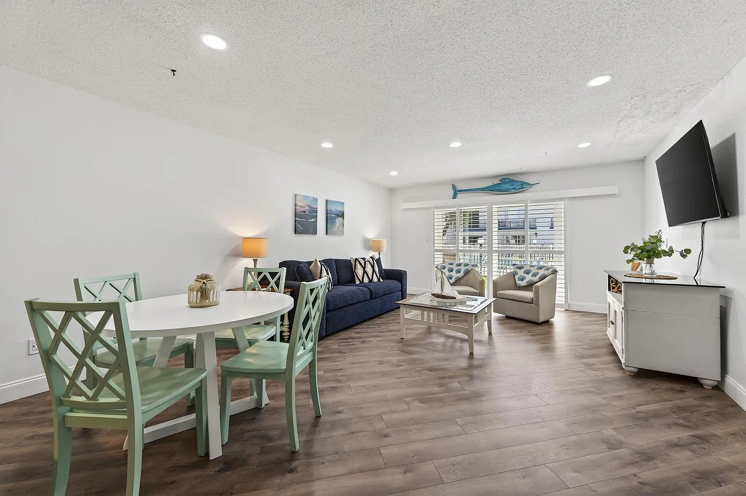 2 bed, 2.0 bath, 1184 sqft, $2,990 — Photo 1