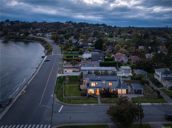 430 Saint Patrick St, Oak Bay, BC V8S 4X3