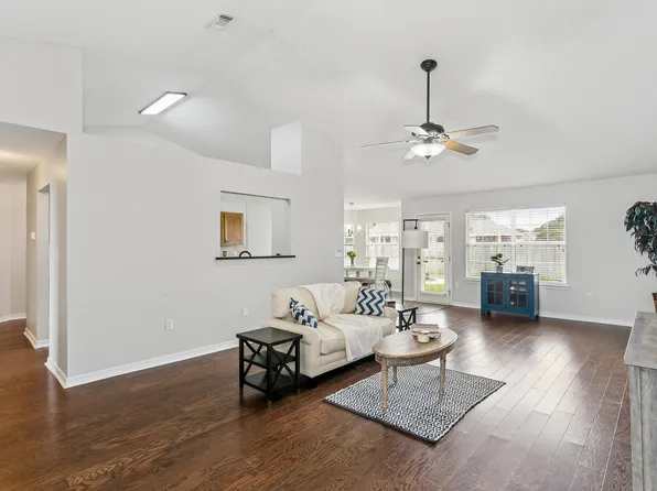 2298 Heritage Cir, Navarre, FL 32566