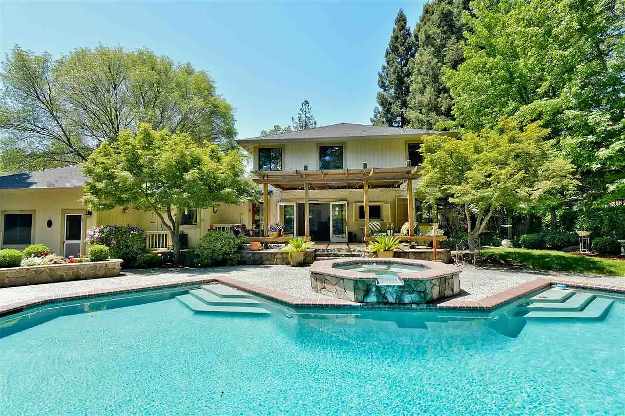 20 Dustin Ln photo 1