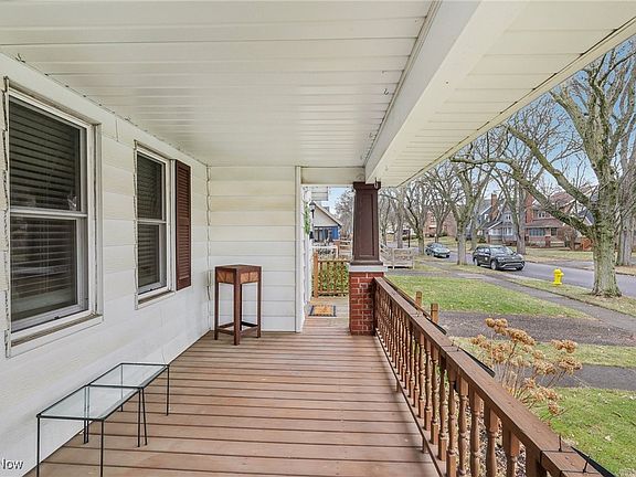 4th image of 1654 Greenlawn Ave