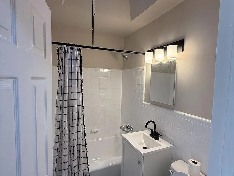 4427 Vista St — Photo 10