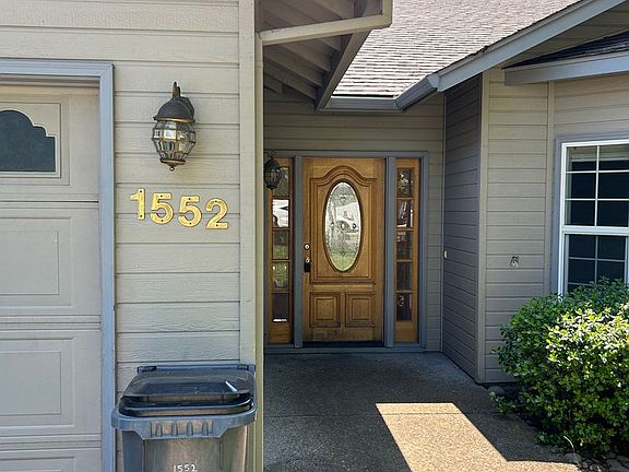 2nd image of 1552-1554 Hartell St #1552