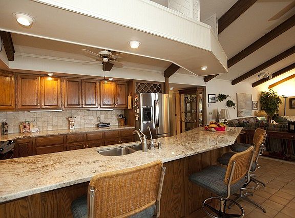 Private drive access, porte cachere, secluded