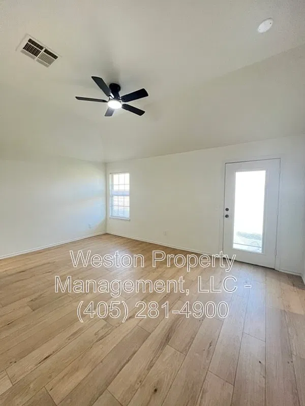 3 bed, 2.0 bath, 1366 sqft, $1,695 — Photo 1
