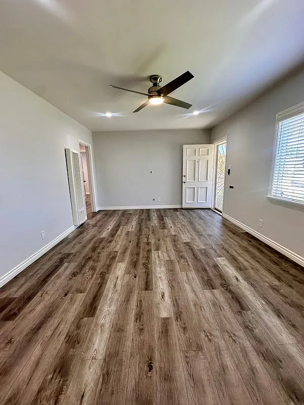 2 bed, 1.0 bath, 1200 sqft, $3,440 — Photo 3