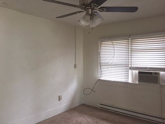 4th image of 210 S Avenue G