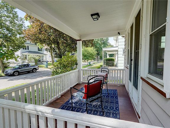3rd image of 152 Colonial Rd