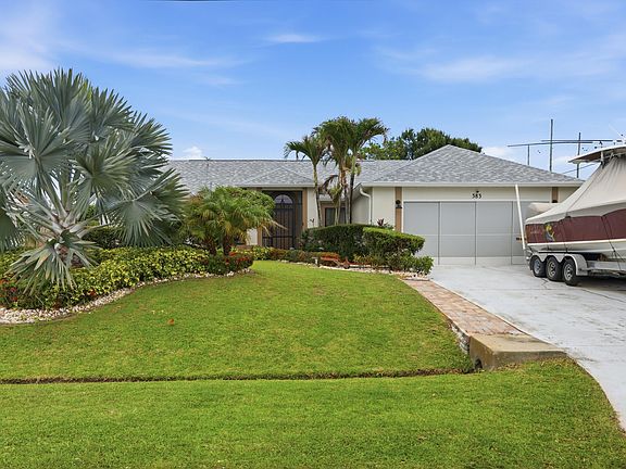 3rd image of 383 SE Whitmore Drive