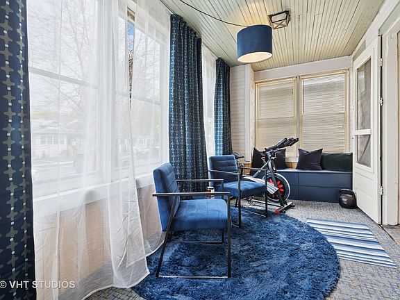 3rd image of 4645 N Leamington Ave