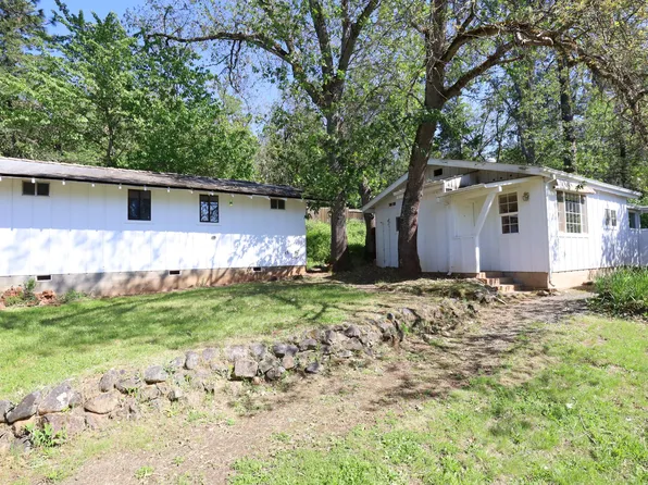 2051 Hamilton Ln, Grants Pass, OR 97527