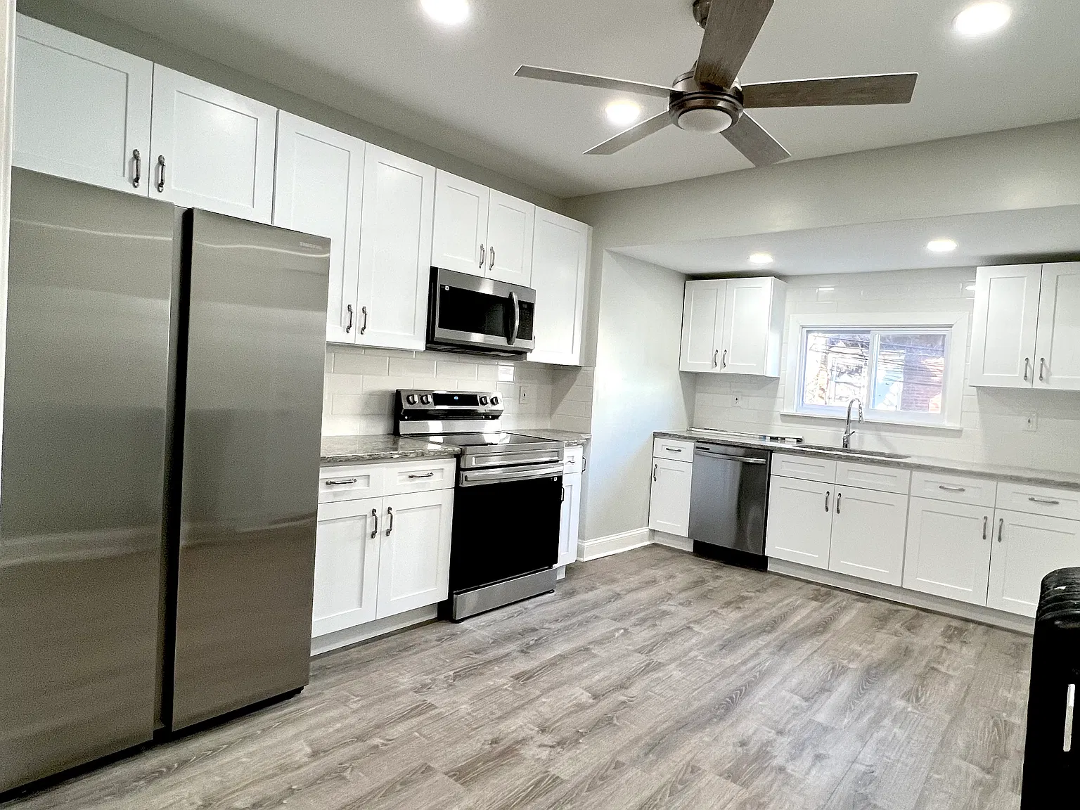 3 bed, 1154 sqft, $2,100 — Photo 2