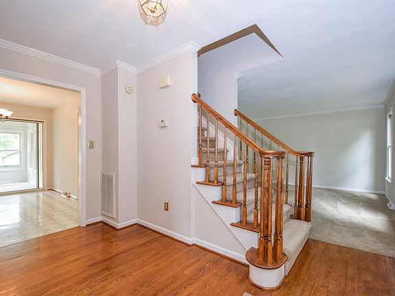 4919 Huntridge Rd Roanoke VA-large-004-8