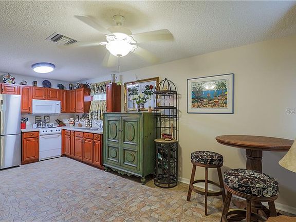 4th image of 718 Cottage Park Ln