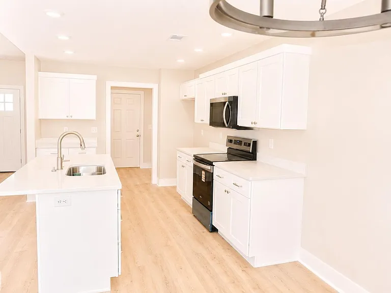 5402 Lotus St — Photo 10