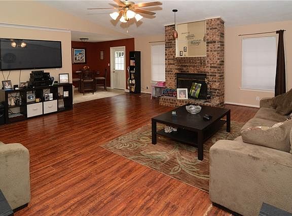 4th image of 217 Meadowbrook Dr