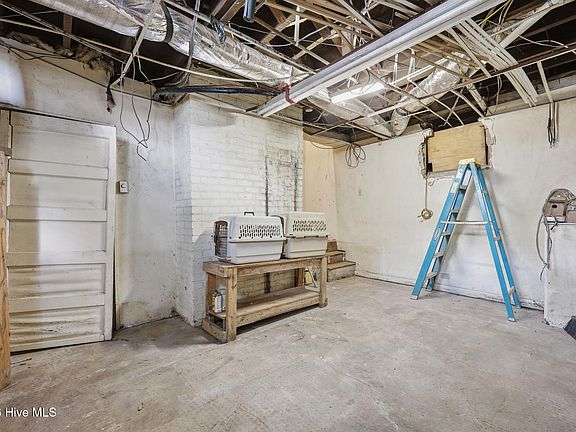 51st image of 707 W 4th Street