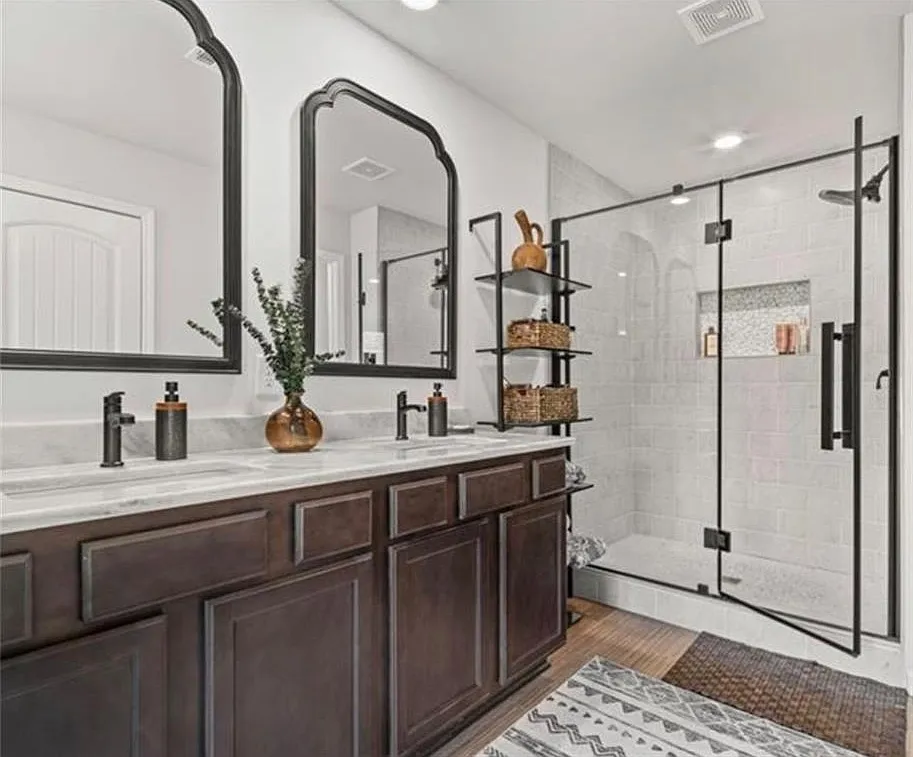 5 bed, 4.0 bath, 2132 sqft, $3,500 — Photo 3