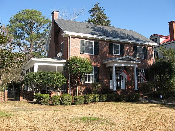 Front with screened in porch
