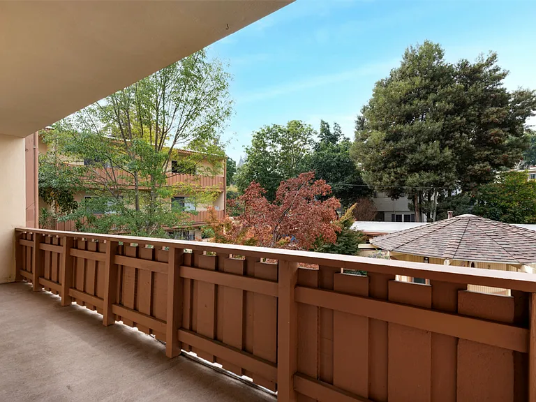 Stanford Garden Apartments — Photo 26