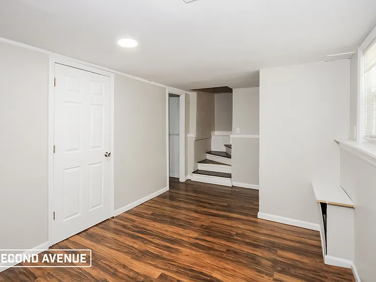 11032 N Harrison St — Photo 7