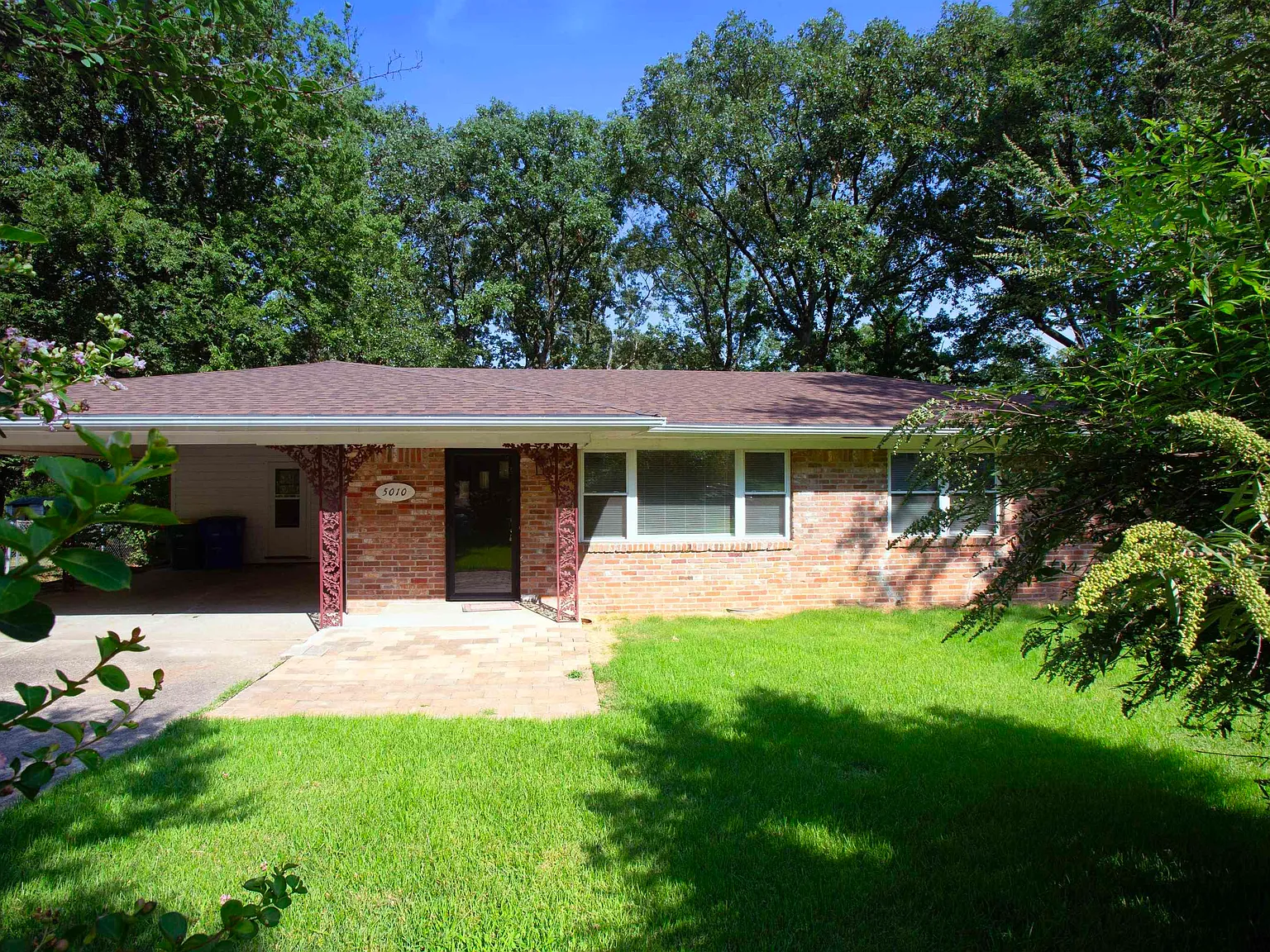 3 bed, 2.0 bath, 1566 sqft, $1,595 — Photo 1