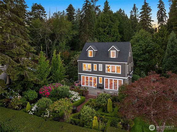 2nd image of 8916 Ferncliff Avenue NE