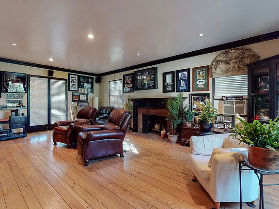 5th image of 2280 Micheltorena St