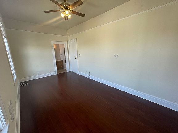 4th image of 711 22nd St APT 9