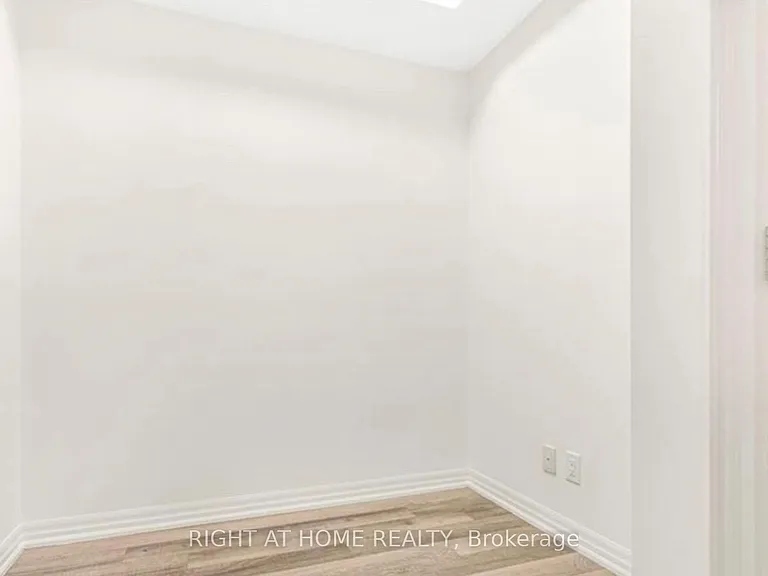 111 Worsley St #607 — Photo 2