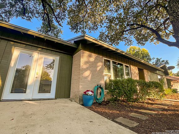 3rd image of 106 MUNDEN DR