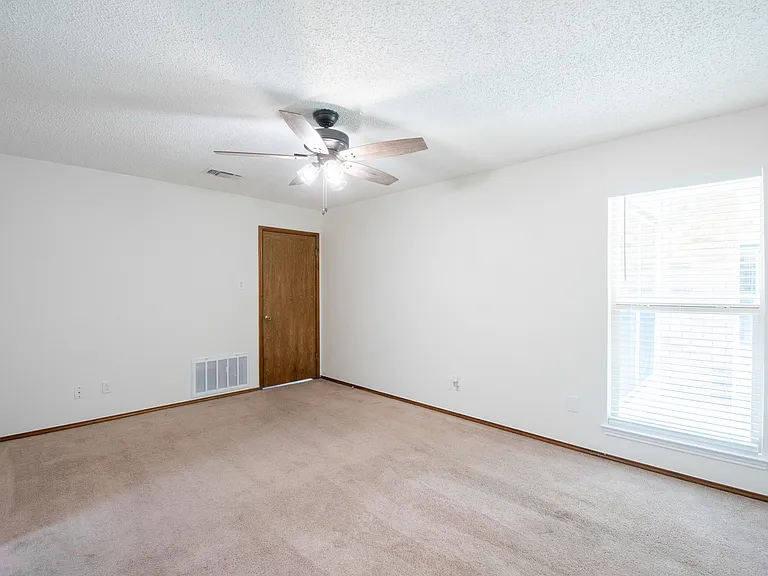 1719 Sagebrush Trl — Photo 12