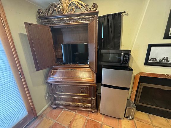 2nd image of 10610 Quail Canyon Rd #B