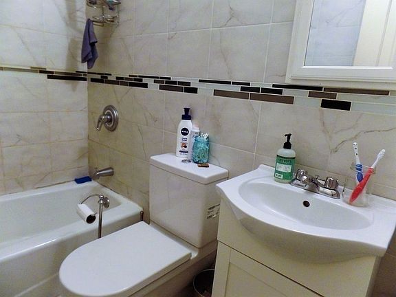 5th image of 123 W 81st St #1